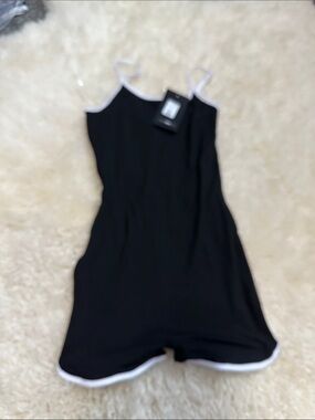 NWT Fashion Nova  Contrast-Trim  One-Piece Romper xs